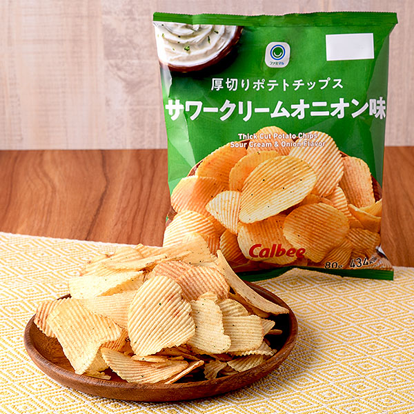 패밀리마트 두껍게 썬 감자칩 사워크림 어니언 맛 80g